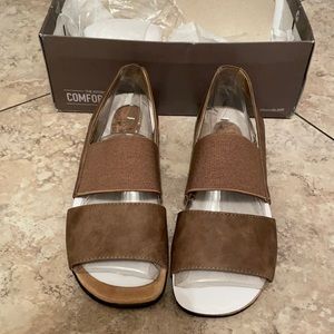 NEW Life Stride Women’s Shoes Sandals Size 7.5W Brown